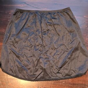 Vassarette Vintage Black Half Slip Skirt - Size M (16")